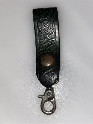 De Colección Nudo Celta en Relieve Cuero Negro Correa Cinturón Llavero Clip En Cobre/Latón Foto 1 de 4
