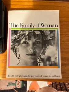 The Family of Woman A worldwide Photographic Perception of Female Life 1st Ed - Foto 1 di 11