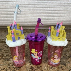 TOTALMENTE NUEVO Juego de 3 Disney Castillo de Cenicienta 3D Topper Taza Paja Princesa Bella - Imagen 1 de 17