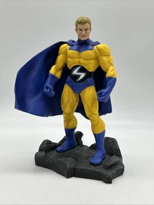 Nueva estatua Avengers Sentry Marvel Diamond Select - Imagen 1 de 5