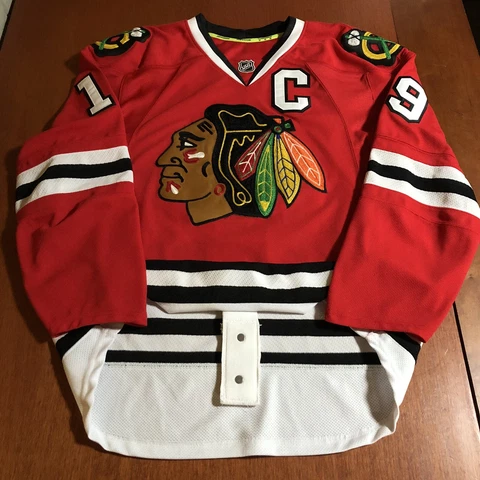 Reebok Edge Authentic Jonathan Toews Chicago Blackhawks NHL Hockey Jersey Red 46 Cover