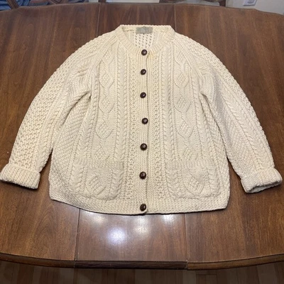 Cardigã feminino vintage Creation Boutique suéter de lã irlandês tricô à mão 22x26” - Imagem 1 de 4