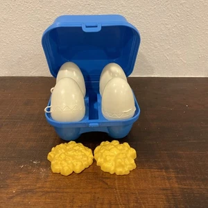 Fisher-Price blauer Eierkarton Set Spielzeug mit 4 weißen Eiern & 2 Rühreiern 1987 - Bild 1 von 16