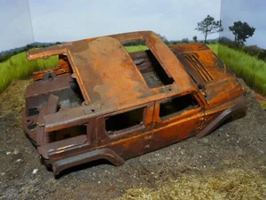 Vagón Jeep oxidado y despojado 1/18 (DSID) en depósito de chatarra - Imagen 1 de 9