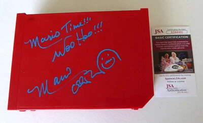 Consola roja firmada por Charles Martinet Nintendo Wii autografiada, Mario, certificado de autenticidad JSA Foto 1 de 4