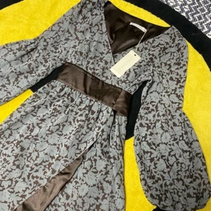DECJUBA Printed Bell Sleeve Wrap Style Tie Up Dress π Mud/Silver Size 10 - Picture 1 of 8