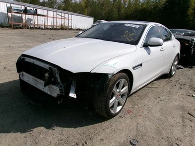 Used Front Center Infotainment Display fits: 2018 Jaguar Xe display dash mounted - Image 1 of 4