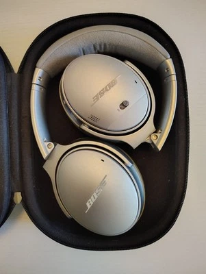 Bose QuietComfort 35 Wireless Bluetooth Noise Cancelling Headphones - image 1 of 4