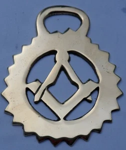 FREIMAURER PFERD MESSING - SEHR SAMMLERSTÜCK - QUADRAT UND KOMPASS EMBLEM - BIS ZU 50% RABATT - Bild 1 von 2