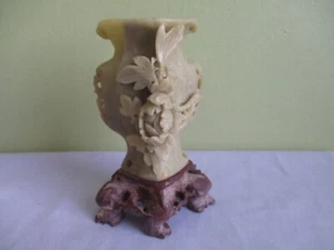 VINTAGE SOAPSTONE VASE CARVED FLOWER & LEAVES CHINATOWN SAN FRANCISCO 1976 - Picture 1 of 6