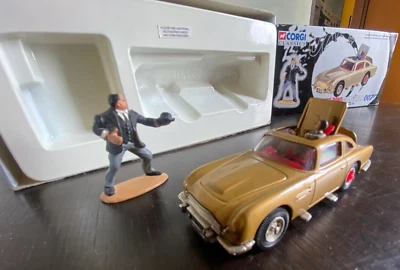 CORGI JAMES BOND 007 ASTON MARTIN DB5 1:43 RARA CON FIGURA VERSIONE COPIA 270 - Immagine 1 di 4