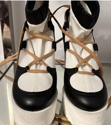 Botines Chanel de cuero con cordones de cuña con caja Foto 1 de 4