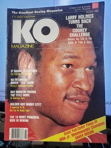 1982 OCTOBER KO Knockout Boxing Magazine + full-color pinup of DAVEY MOORE - Picture 1 of 3