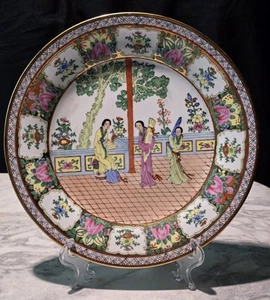ANTIGUA PLACA DE EXHIBICIÓN CHINA FAMILLE ROSA FIGURATIVA 11" MUJERES EN JARDÍN - Imagen 1 de 20