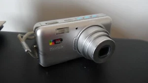 Kodak EasyShare Digital Camera V1003 10MP Silver - Picture 1 of 2