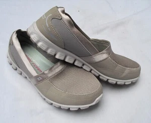 Chaussures à enfiler femme pointure 6,5 ~ TISSU MARRON SKECHERS MOUSSE À MÉMOIRE DE FORME - Photo 1/3