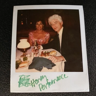 Roupeiro Polaroid filme desconhecido foto original linda mulher homem bonito mesa - Imagem 1 de 4