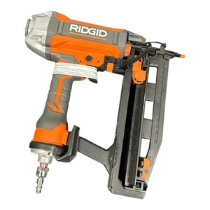 Chiodatrice pneumatica RIDGID R250SFF3 16 calibri 2-1/2" finitura dritta NUOVA solo strumento - Foto 1 di 7