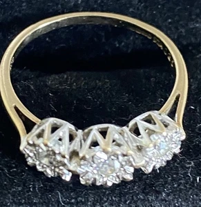 9 Ct Gold Hallmarked Diamond Cluster Ring Size O 2.2grams - Picture 1 of 11
