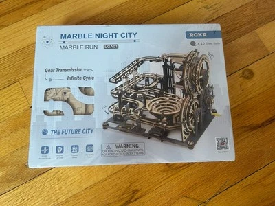 ROKR Mármol Noche Ciudad Hágalo Usted Mismo Modelo Kit de Construcción LGA01 3D Madera Puzzle Pista Nuevo en Caja Foto 1 de 2