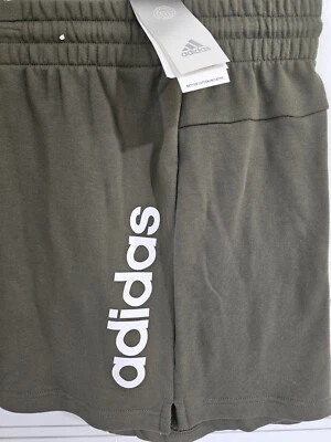 Shorts femininos Adidas verde oliva bordado novo tamanho 1X - Imagem 1 de 2