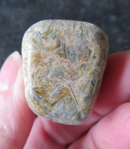 SCHÖNER KYANIT, MUSKOVIT & GRANAT (32,7 Gramm / 24 mm) TROMMELSTEIN (C9) - Bild 1 von 7