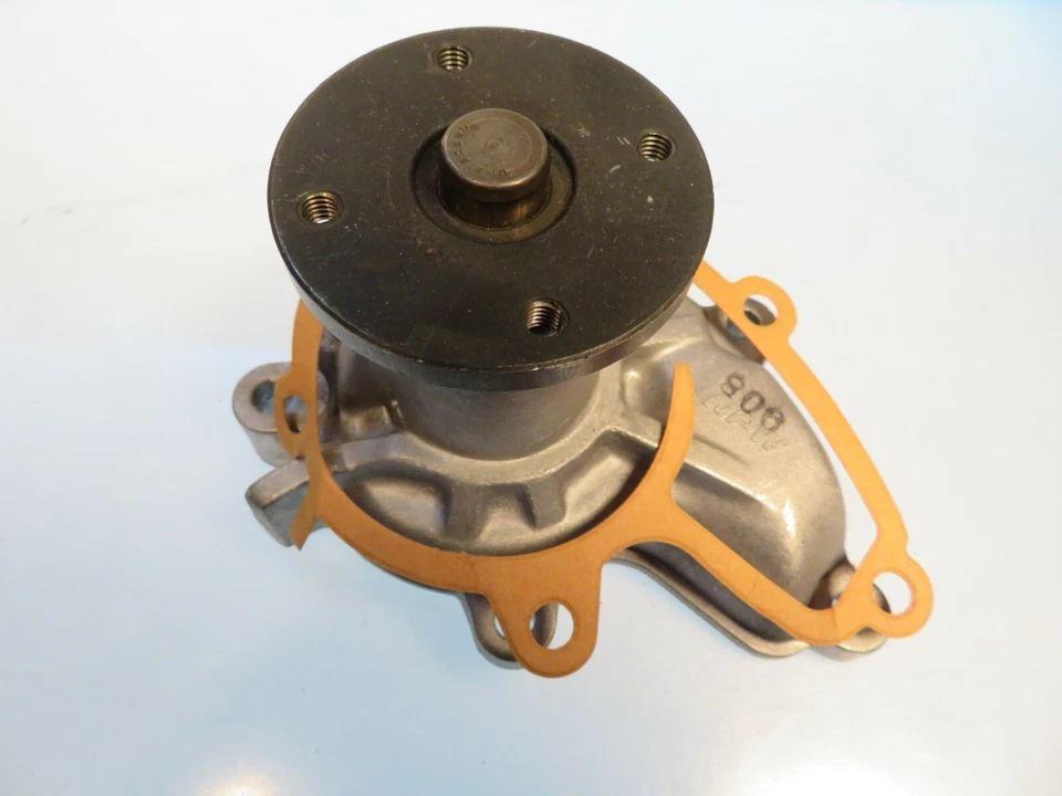 Bomba de agua compatible con Nissan Pulsar NX 1,8 L y Stanza 2,0 L marca Beck Arnley 131-2038 Foto 1 de 4