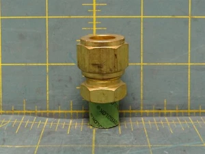 Gyrolok 8CM4BR, 1/2" Tubo Ajuste a 1/4"" MNPT, Conector Macho de latón - Imagen 1 de 4