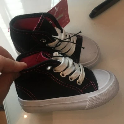 Zapatillas altas niño talla US 6 negras y rosas Foto 1 de 4