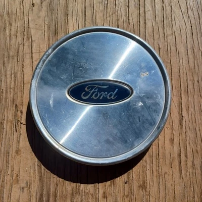 Ford Crown Victoria center cap 2003-2011, part # 3W73 1A096 AA 01 - Image 1 of 3