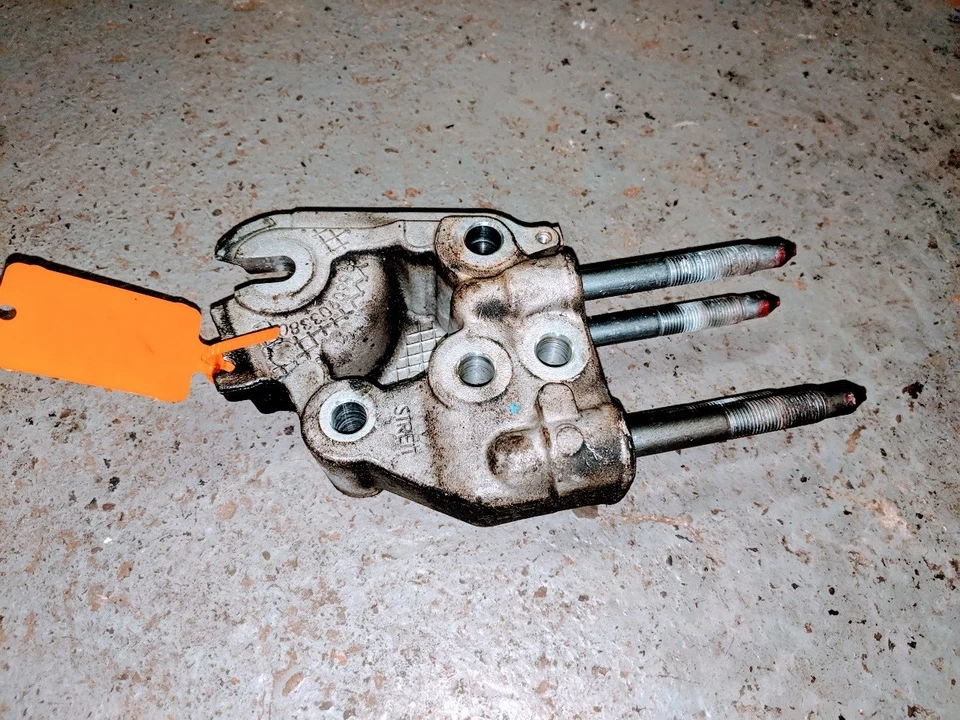 PEUGEOT 4007 2.2 HDI DIFF MOUNT MOUNTING - Image 1 of 1