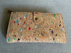Cartera de corcho genuina Memphis con estampado de confeti ecológica NUEVA - Imagen 1 de 3