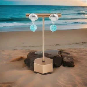 Pendientes de bola Periwinkle By Barlow tono plata concha marina y aguamarina brillo cristal marino - Imagen 1 de 7