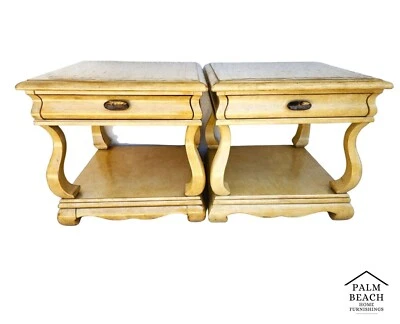 Mesitas de noche Mesas auxiliares Madera maciza Gran tamaño por CENTURY FURNITURE un par Foto 1 de 4