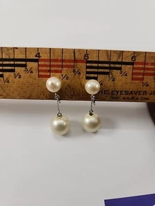 Pendientes de clip Trifari clásicos vintage tono plata perla aspecto colgante - Imagen 1 de 4