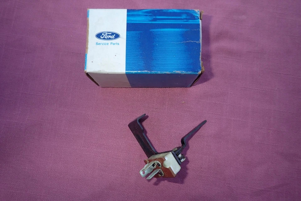 Interruptor descongelador trasero Ford Torino 1973-79, Elite, LTDII, ¡NUEVO EN STOCK! D5OZ-18578-A Foto 1 de 4