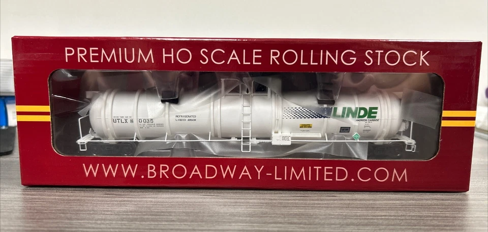Broadway Limited Imports 6104 HO Scale Cryogenic Tank Car Linde 2-pack