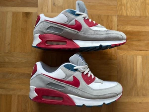 Nike Air Max 90 Athletic Club Herren Gr. 46 weiß grau rot blau Schuhe DQ8235-001 - Bild 1 von 6
