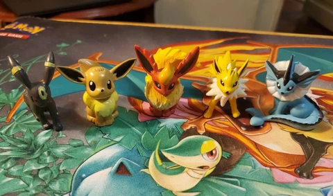 Umbreon, Eevee, Flareon, Jolteon & Vaporeon Tomy Figure lot Moncolle Pokemon Cover