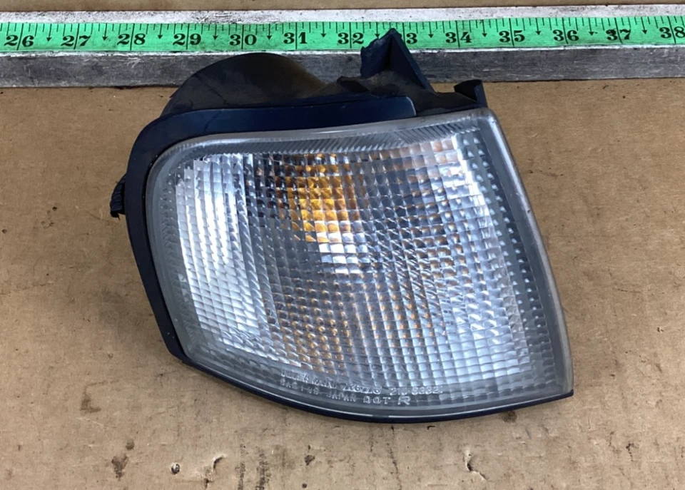 1991 - 1996 Infiniti G20 luz de estacionamento dianteira direita para-lama montado 116-58261R - Imagem 1 de 4