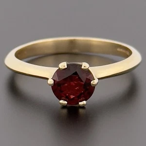 9ct Yellow Gold Garnet Solitaire Ring Size N Hallmarked - Picture 1 of 10