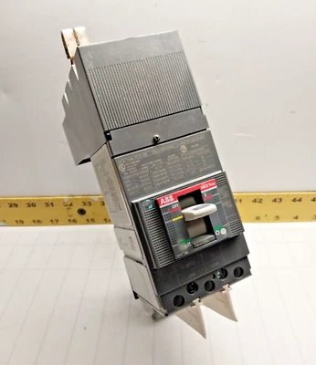 INTERRUPTOR DE CIRCUITO ABB GE RELIA GEAR NEXT 125 AMP 600Y/347 VAC 3 POLOS XT1S125 Foto 1 de 4