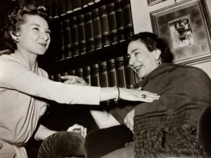COLETTE MARCHAND & WALLY TOSCANINI DANS UN INTÉRIEUR - TAMPON AU DOS - 24 x 18,5 - Picture 1 of 3
