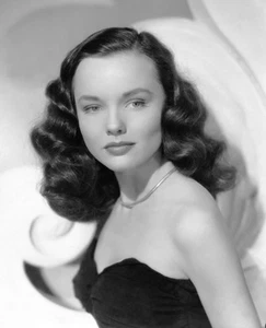 Wanda Hendrix - Star Portrait Poster - Picture 1 of 1