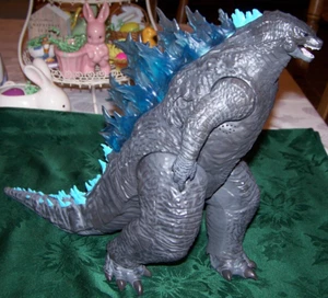 Large 13 Inch Tall Toho Godzilla Figurine From The 2020 Movie Vs King Kong - Picture 1 of 2