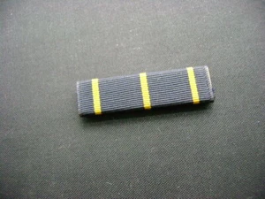 US NAVY DISTIGUISHED MARKSMAN BADGE RIBBON NOS NEW OLD STOCK MILITARY -56 - Picture 1 of 3