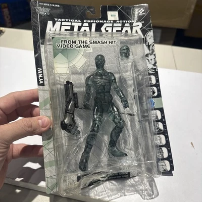 Figura de acción McFarlane 1999 Metal Gear Solid Clear Stealth Variant Ninja nueva en caja Foto 1 de 4