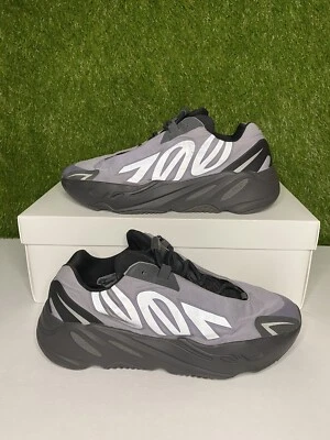 Adidas Yeezy 700 Geode MNVN Boost Talla 9.5 Hombre Tenis Púrpura 2022 GW9526 Foto 1 de 4