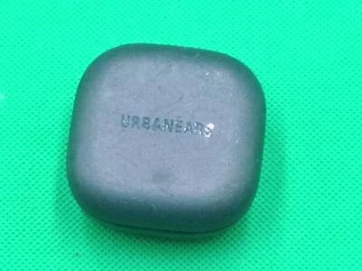 Funda de carga de auriculares inalámbricos Bluetooth Urbanears Alby 2AAGF-ALBY negra, usada Foto 1 de 4