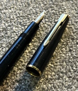 PARKER DUOFOLD SLIMFOLD FÜLLFEDERHALTER - SCHWARZ GT - 14Ct BREITFEDER - FUNKTIONIERT - ENGLAND (C19) - Bild 1 von 13
